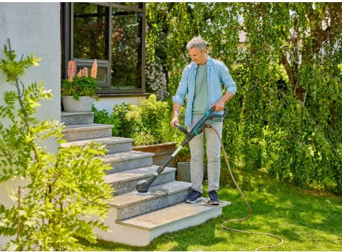 SPAZZOLA MULTIFUNZIONE A BATTERIA AQUABRUSH GARDENA