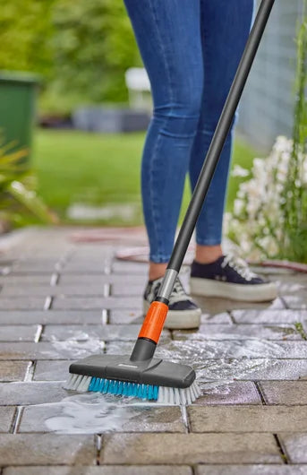 SET CON MANICO PER PULIZIA HARD GARDENA