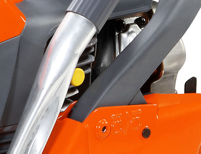 Decompressore
Agevola la messa in moto del motore senza contraccolpi limitando lo sforzo dell’operatore.