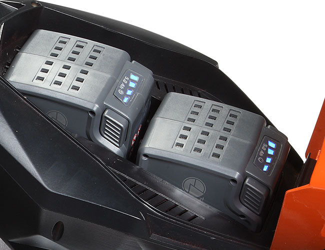 Totale autonomia
Hai la possibilità di sfruttare in contemporeanea l’autonomia delle 2 batterie da 5 Ah, grazie al doppio alloggiamento.