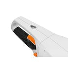 OCCHIELLO DI AGGANCIO A PARETE
RIMESSAGGIO IN TUTTA SICUREZZA. L'attrezzo è dotato di un occhiello integrato per il fissaggio a parete. In questo modo è possibile riporlo in tutta sicurezza e con il minimo ingombro.