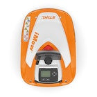 LCD Display ad alta luminosità
La console di comando è integrata nell'alloggiamento del robot tosaerba STIHL iMOW® e dispone di un display LCD di grande formato. Tutte le impostazioni possono essere registrate in modo molto intuitivo e tutte le funzioni 