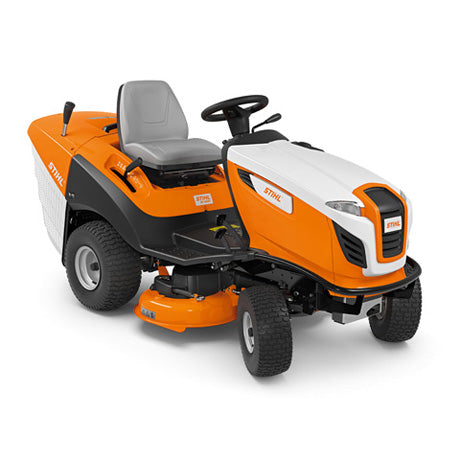 TRATTORINO STIHL.
Robusta struttura del telaio
La robusta struttura del telaio garantisce stabilità e comfort di guida. Il design compatto del trattorino STIHL si distingue anche quando si lavora con accessori, come il set sgombero neve.