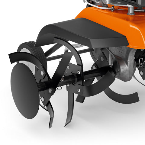Zappette separabili
Il set di zappe separabili di questa motozappa STIHL consente di impostare la larghezza di lavoro in modo variabile. In questo modo è possibile piantare colture anche con interfila ristretta. I dischi laterali proteggono le piante col